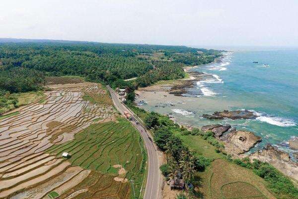 Potret Pesona Pantura dan Pansela, Jalur Non Tol yang Ingin Dihidupkan Kembali Potret Pesona Pantura dan Pansela, Jalur Non Tol yang Ingin Dihidupkan Kembali