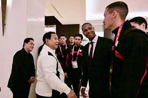 Syarla Martiza Buat Penonton Nobar Indonesia vs Bahrain Galau dengan Mengheningkan Cinta Syarla Martiza Buat Penonton Nobar Indonesia vs Bahrain Galau dengan Mengheningkan Cinta