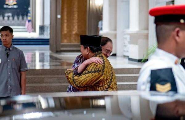 Momen Prabowo Bertemu Anwar Ibrahim Bahas Dampak Tarif Impor Donald Trump Momen Prabowo Bertemu Anwar Ibrahim Bahas Dampak Tarif Impor Donald Trump