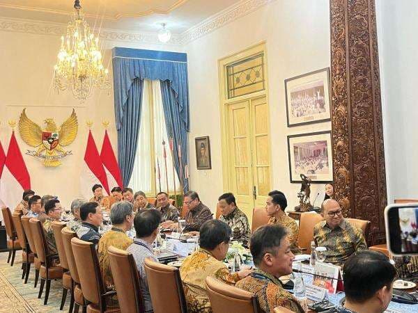 Prabowo Didampingi Gibran Bertemu Federasi Industri Korea di Istana Prabowo Didampingi Gibran Bertemu Federasi Industri Korea di Istana