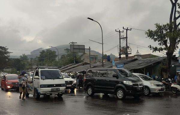 Puncak Arus Balik, Jalur Selatan Nagreg Bandung Padat Merayap Puncak Arus Balik, Jalur Selatan Nagreg Bandung Padat Merayap