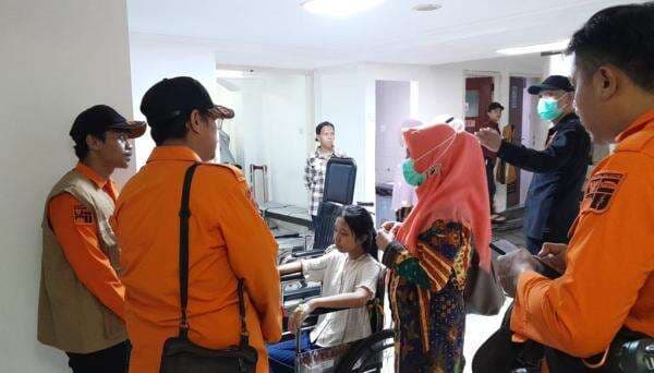 Panik saat Gempa M 4,1 Guncang Bogor, Seorang Remaja Lompat dari Lantai 2 Rumah Panik saat Gempa M 4,1 Guncang Bogor, Seorang Remaja Lompat dari Lantai 2 Rumah