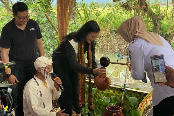 Resmikan Fasilitas Air Bersih di Kampung Ciseke Banten, Miss Indonesia Harap Warga Hidup Lebih Sehat Resmikan Fasilitas Air Bersih di Kampung Ciseke Banten, Miss Indonesia Harap Warga Hidup Lebih Sehat