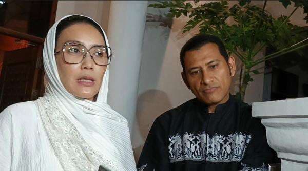 Tangis Rieke Diah Pitaloka Kenang Kebersamaannya dengan Mat Solar saat Syuting Bajaj Bajuri Tangis Rieke Diah Pitaloka Kenang Kebersamaannya dengan Mat Solar saat Syuting Bajaj Bajuri