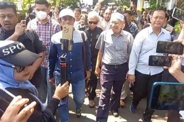 Rumah Jokowi di Solo Digeruduk Sejumlah Orang, Minta Klarifikasi soal Ijazah Rumah Jokowi di Solo Digeruduk Sejumlah Orang, Minta Klarifikasi soal Ijazah