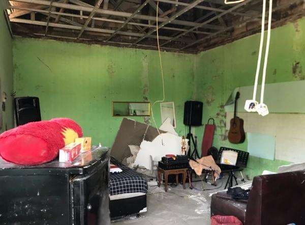 Cerita Warga Bogor Terdampak Gempa 4,1 M, Sempat Tertimpa Reruntuhan Plafon Ambruk Cerita Warga Bogor Terdampak Gempa 4,1 M, Sempat Tertimpa Reruntuhan Plafon Ambruk
