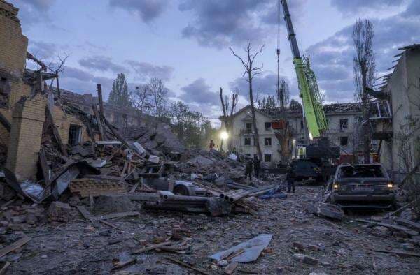 Kiev Dibombardir Rusia Habis-habisan, Zelensky Batal Hadiri Pemakaman Paus Fransiskus Kiev Dibombardir Rusia Habis-habisan, Zelensky Batal Hadiri Pemakaman Paus Fransiskus