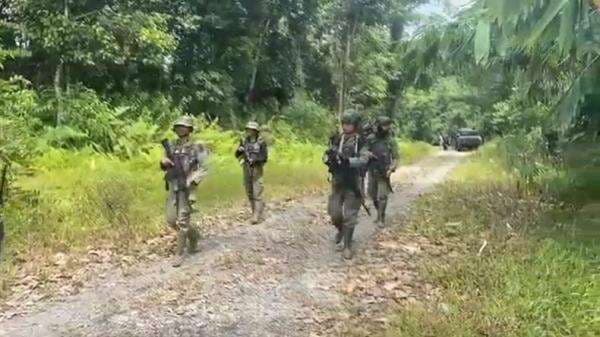 TNI-Polri Buru KKB Pembunuh Pendulang Emas di Yahukimo, 11 Orang Tewas TNI-Polri Buru KKB Pembunuh Pendulang Emas di Yahukimo, 11 Orang Tewas