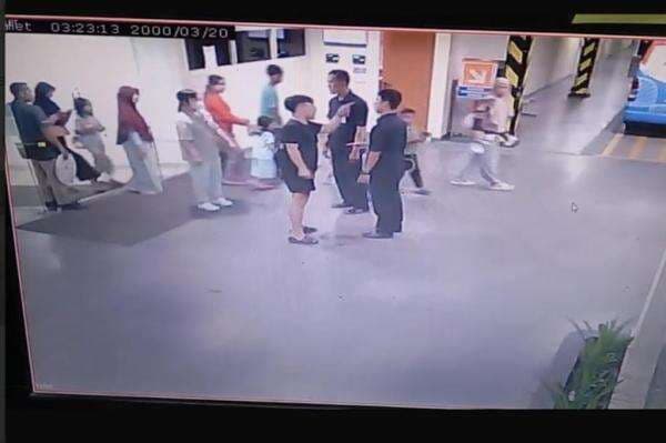 Kondisi Terkini Satpam RS di Bekasi usai Dianiaya Keluarga Pasien Kondisi Terkini Satpam RS di Bekasi usai Dianiaya Keluarga Pasien