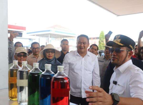 Sidak ke SPBU, Gubernur Kaltim Pastikan Kualitas BBM Sesuai Standar Sidak ke SPBU, Gubernur Kaltim Pastikan Kualitas BBM Sesuai Standar