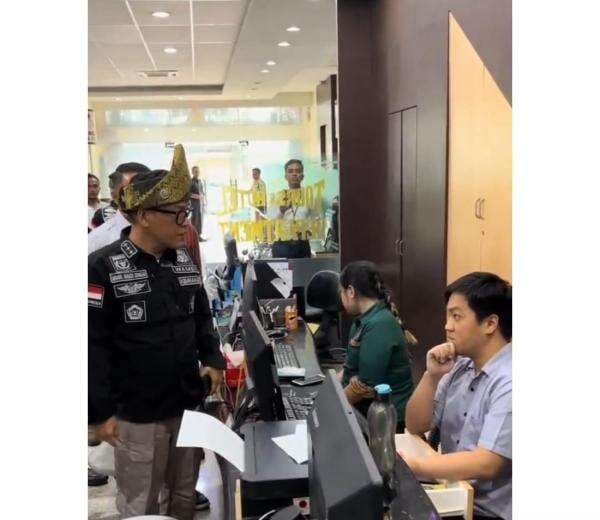 Sidak Kasus Penahanan Ijazah Dicueki Karyawan, Noel: Saya Wakil Menteri! Sidak Kasus Penahanan Ijazah Dicueki Karyawan, Noel: Saya Wakil Menteri!