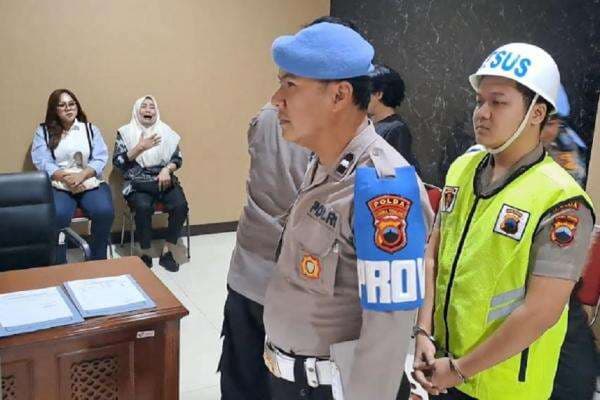 Sidang Etik Kasus Polisi Bunuh Bayinya, Ibu dan Nenek Korban Histeris: Kamu Bunuh Anak Tidak Berdosa! Sidang Etik Kasus Polisi Bunuh Bayinya, Ibu dan Nenek Korban Histeris: Kamu Bunuh Anak Tidak Berdosa!