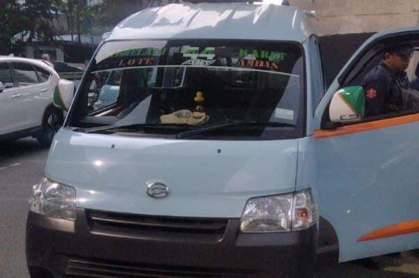 Geger! Sopir Angkot Tewas di Jalan Dr Satrio Jaksel, Kejang-kejang usai Turunkan Penumpang Geger! Sopir Angkot Tewas di Jalan Dr Satrio Jaksel, Kejang-kejang usai Turunkan Penumpang