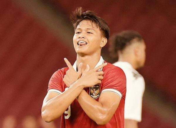 Bakat Hokky Caraka Ditemukan Legenda Chelsea, Diubah dari Bek Jadi Striker Haus Gol Bakat Hokky Caraka Ditemukan Legenda Chelsea, Diubah dari Bek Jadi Striker Haus Gol