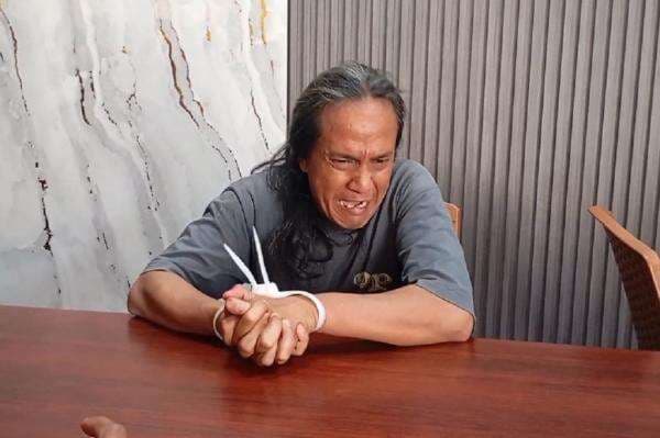 Tangis Penyesalan Suami Bunuh Istri dan Pria Selingkuhan di Bangkalan, Ingat 2 Anak Tangis Penyesalan Suami Bunuh Istri dan Pria Selingkuhan di Bangkalan, Ingat 2 Anak