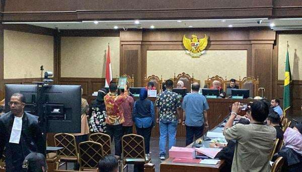 Juru Sita PN Surabaya Akui Terima Uang Puluhan Juta dari Pengacara Ronald Tannur Juru Sita PN Surabaya Akui Terima Uang Puluhan Juta dari Pengacara Ronald Tannur