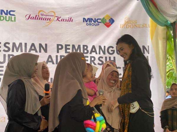 Tangis Haru Ratusan Warga Padarincang yang selama 40 Tahun Kesulitan Air Bersih Tangis Haru Ratusan Warga Padarincang yang selama 40 Tahun Kesulitan Air Bersih