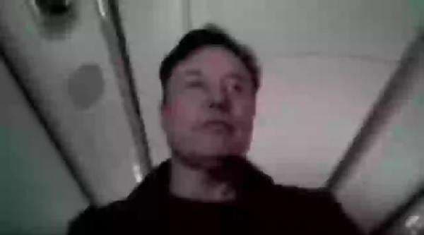 Viral Reaksi Elon Musk Dibully Brutal Saat Livestream Game di Pesawat Viral Reaksi Elon Musk Dibully Brutal Saat Livestream Game di Pesawat