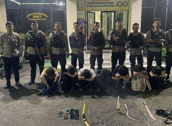 7 Bang Jago Petantang-petenteng Bawa Celurit hingga Bom Molotov, Ditangkap Polisi Langsung Ciut 7 Bang Jago Petantang-petenteng Bawa Celurit hingga Bom Molotov, Ditangkap Polisi Langsung Ciut