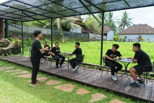 Terobosan Kampung Inggris Nature, Belajar di Alam Bebas Tanpa Ruang Kelas Terobosan Kampung Inggris Nature, Belajar di Alam Bebas Tanpa Ruang Kelas