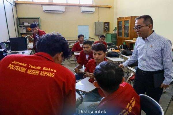 Tingkatkan Jumlah Mahasiswa Penerima, Mendikti Dorong Pemda Inisiasi KIP Kuliah Daerah Tingkatkan Jumlah Mahasiswa Penerima, Mendikti Dorong Pemda Inisiasi KIP Kuliah Daerah