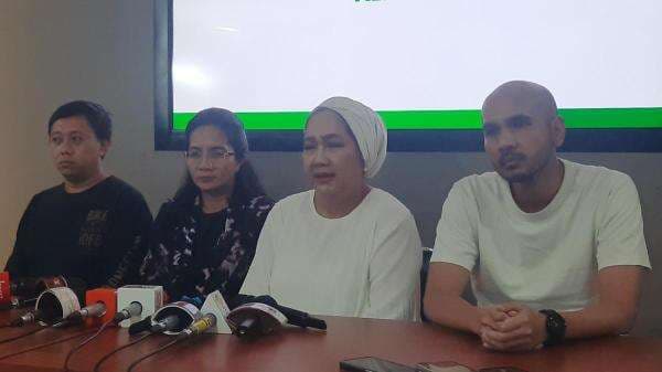 Titiek Puspa Dirawat, Keluarga Sampaikan Permintaan Maaf Titiek Puspa Dirawat, Keluarga Sampaikan Permintaan Maaf