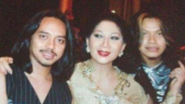 Dewa Budjana Kenang Titiek Puspa: Selamat Jalan Legenda Musik Indonesia Dewa Budjana Kenang Titiek Puspa: Selamat Jalan Legenda Musik Indonesia