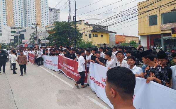 RUU TNI Disahkan, Ribuan Masyarakat Tumpah Ruah di Medan RUU TNI Disahkan, Ribuan Masyarakat Tumpah Ruah di Medan