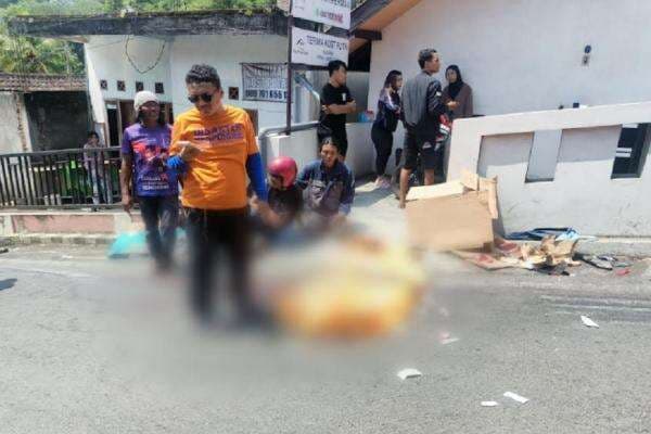 Tragis! Balita di Malang Tewas Terlindas Truk Tak Kuat Menanjak Tragis! Balita di Malang Tewas Terlindas Truk Tak Kuat Menanjak