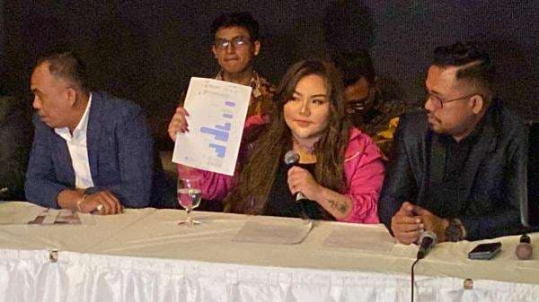 Bentuk Tubuh Lisa Mariana Bikin Pangling Publik, Ini Penyebabnya Bentuk Tubuh Lisa Mariana Bikin Pangling Publik, Ini Penyebabnya