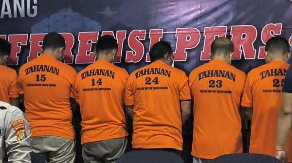 8 Orang Ditetapkan Tersangka Pemalsuan Uang Pecahan Rp100 Ribu di Bogor 8 Orang Ditetapkan Tersangka Pemalsuan Uang Pecahan Rp100 Ribu di Bogor