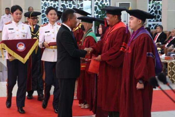 Unhan Cetak 426 Lulusan Unggul, Wamenhan Beri Pesan Penting Unhan Cetak 426 Lulusan Unggul, Wamenhan Beri Pesan Penting