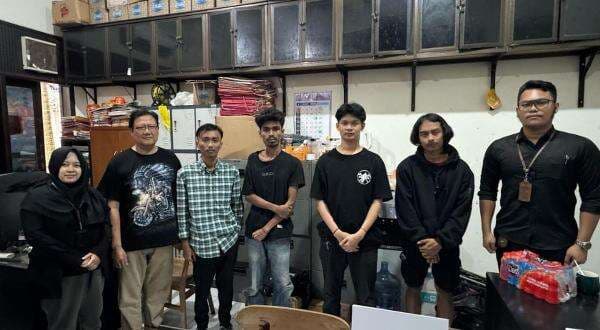 Pendemo Tolak UU TNI Berujung Bakar Gedung DPRD Malang Dibebaskan, 4 Hilang Kontak Pendemo Tolak UU TNI Berujung Bakar Gedung DPRD Malang Dibebaskan, 4 Hilang Kontak