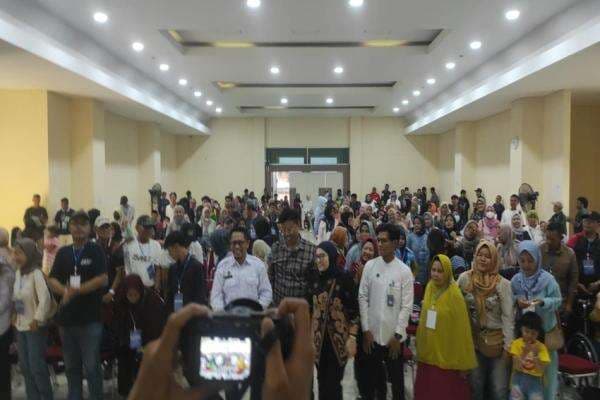 Uya Kuya Sosialisasikan Program MBG di Jaksel Uya Kuya Sosialisasikan Program MBG di Jaksel