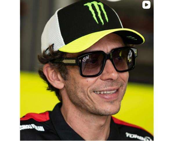 Kenapa Valentino Rossi Dilarang Pakai Logo Tim Ducati? Ternyata Ini Alasannya Kenapa Valentino Rossi Dilarang Pakai Logo Tim Ducati? Ternyata Ini Alasannya