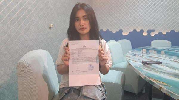 Penyanyi Dangdut Sherly KDI Jadi Korban Penganiayaan, Begini Kronologi Lengkapnya! Penyanyi Dangdut Sherly KDI Jadi Korban Penganiayaan, Begini Kronologi Lengkapnya!