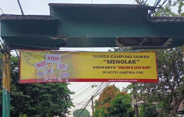 Viral Tolak Pembukaan Helen's Night Mart, Warga Lenteng Agung: Jual Miras Dekat Tempat Ibadah! Viral Tolak Pembukaan Helen's Night Mart, Warga Lenteng Agung: Jual Miras Dekat Tempat Ibadah!