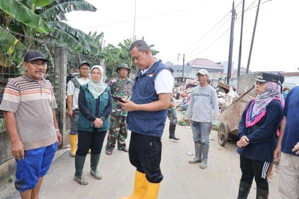 Banyak Sampah Pasca-Banjir, Ini Instruksi Wali Kota Bekasi Tri Adhianto Banyak Sampah Pasca-Banjir, Ini Instruksi Wali Kota Bekasi Tri Adhianto