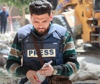 Warga Palestina Ramai Ucapkan Selamat Tinggal saat Israel Hujani Gaza dengan Bom Warga Palestina Ramai Ucapkan Selamat Tinggal saat Israel Hujani Gaza dengan Bom