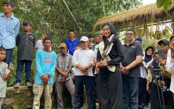 Tangis Haru Warga Padarincang, Bersyukur Dapat Fasilitas Air Bersih setelah 40 Tahun Kesulitan Tangis Haru Warga Padarincang, Bersyukur Dapat Fasilitas Air Bersih setelah 40 Tahun Kesulitan