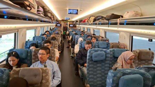 Whoosh Jadi Pilihan Mudik Jelang Lebaran, 170 Ribu Tiket Ludes Terjual Whoosh Jadi Pilihan Mudik Jelang Lebaran, 170 Ribu Tiket Ludes Terjual