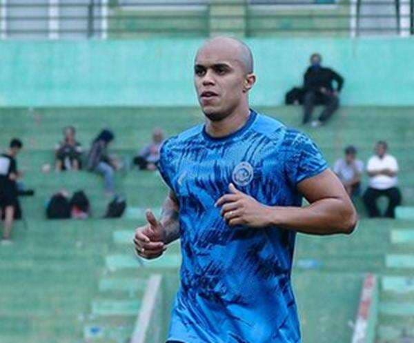Kisah Miris William Marcilio yang Nasibnya Makin Tak Jelas di Arema FC, Kini Dipastikan Absen Lawan Persebaya Surabaya Kisah Miris William Marcilio yang Nasibnya Makin Tak Jelas di Arema FC, Kini Dipastikan Absen Lawan Persebaya Surabaya