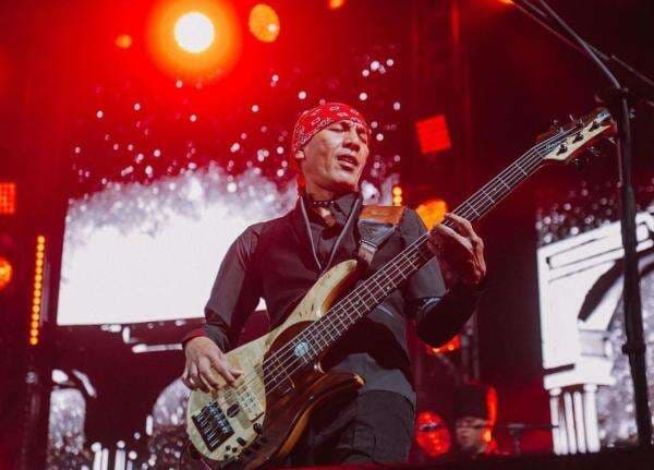 Yuke Bassist Dewa 19 Diduga Tabrak Anak Kecil hingga Tak Sadarkan Diri Yuke Bassist Dewa 19 Diduga Tabrak Anak Kecil hingga Tak Sadarkan Diri